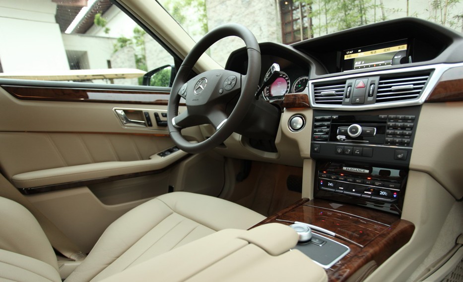2009款 奔驰e级(进口) e 300 时尚型内饰图集