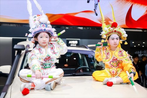 当长城炮遇见英歌舞:一场中国文化的精神远征 当长城炮遇见英歌舞:一场中国文化的精神远征